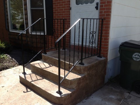 Photo Gallery - Precast Concrete Steps and Iron/Vinyl Railing